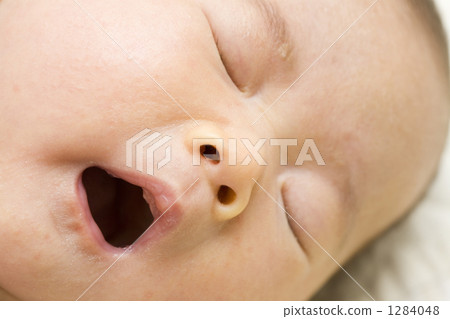 打哈欠的嬰兒 1284048