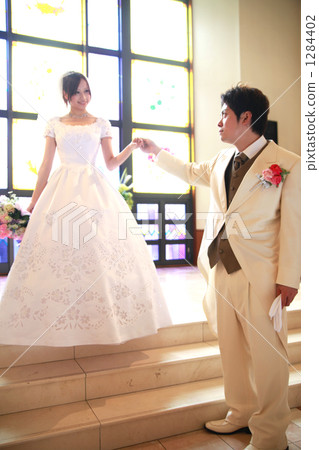 The bride and groom of the altar 1284402