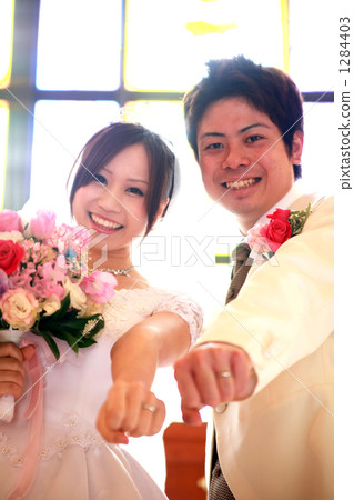 A bride and groom showing a ring 1284403