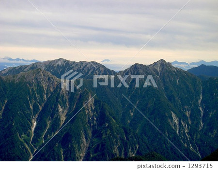 Ninomiroro山谷從山谷和蓮花的頂部看到 1293715