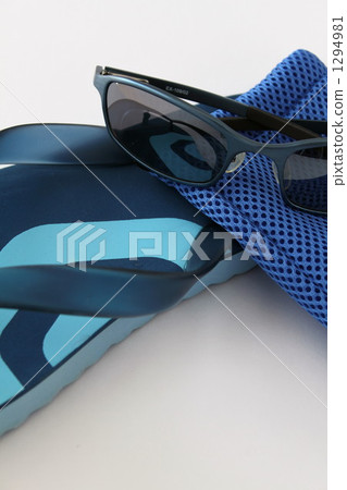 Beach sandals and sunglasses 1294981