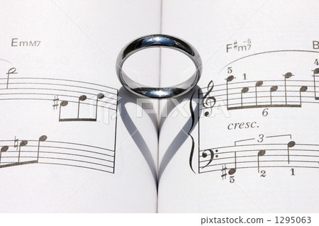 Ring and Heart 1295063