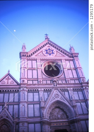 The moon and the church The moon and the church 1295179