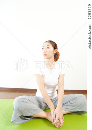 瑜伽 瑜珈 盤腿而坐 1295239