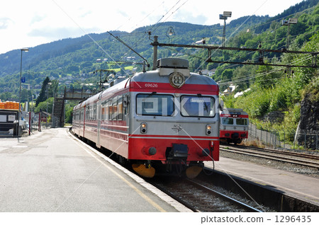 Bergen railroad local train stopped at Voss station 1296435