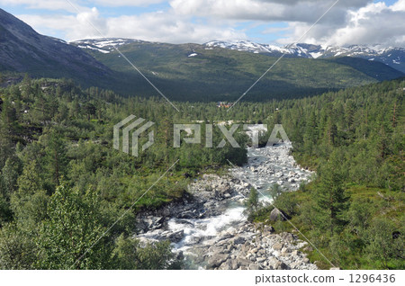 Voss-Mildal之間的火車窗口 1296436