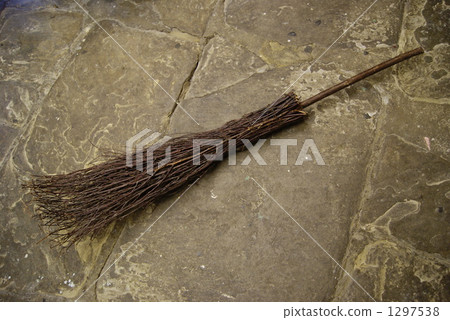 Hoki on the stone floor Hoki on the stone floor 1297538