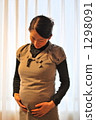 Pregnant woman 1298091
