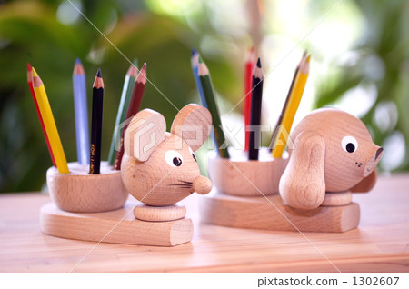 Pencil stand and colored pencil Pencil stand and colored pencil 1302607