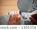sewing machine 1305358