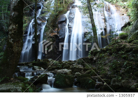Kanabiki Waterfall, yamanaka, among the mountains 1305937