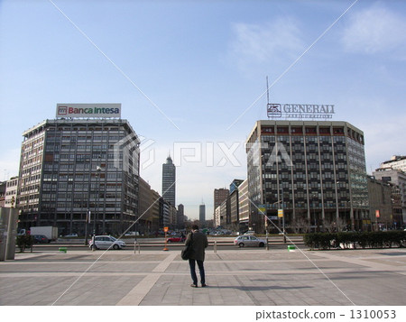 The streets across Milan Central Station The streets across Milan Central Station 1310053