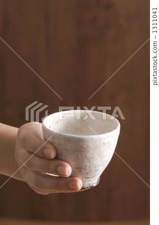 teacup, held, hold 1311041