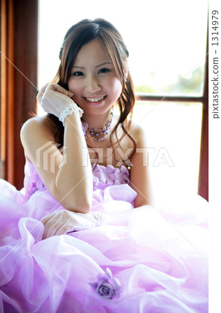 婦女穿著色彩 婦女穿著色彩 1314979