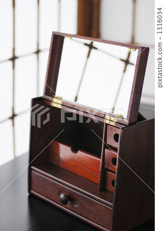 mirror mirror 1316034