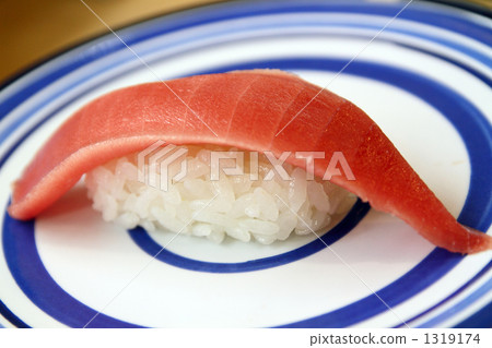 在盤子上的壽司 1319174