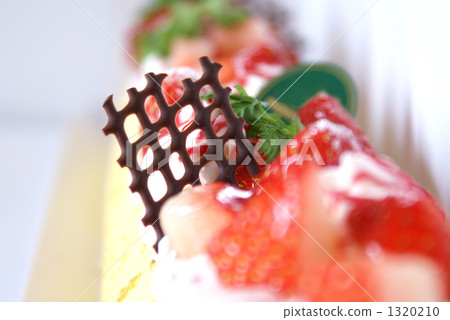 Strawberry roll cake 1320210