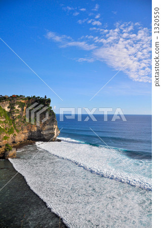 烏魯瓦圖寺和海岸 1320550