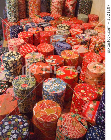 Lots of lined tea cereals Lots of lined tea cereals 1321107