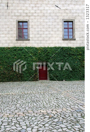 Melnick Castle Courtyard Melnick Castle Courtyard 1323317