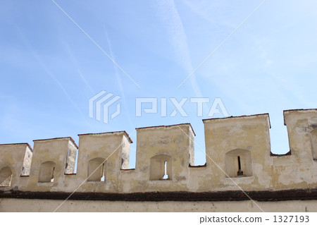 門之間的中世紀槍 門之間的中世紀槍 1327193