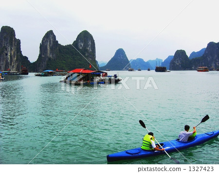 Sea kayaking at Halong Bay 1327423