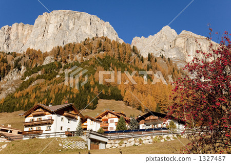 Fall in the Dolomites Fall in the Dolomites 1327487