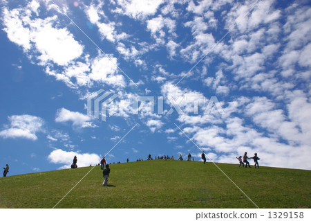 People aiming for the blue sky People aiming for the blue sky 1329158