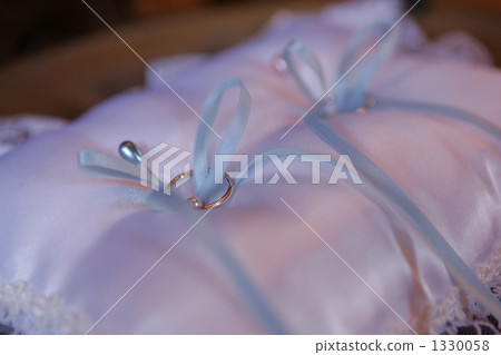 ring pillow, wedding band, wedding ring 1330058