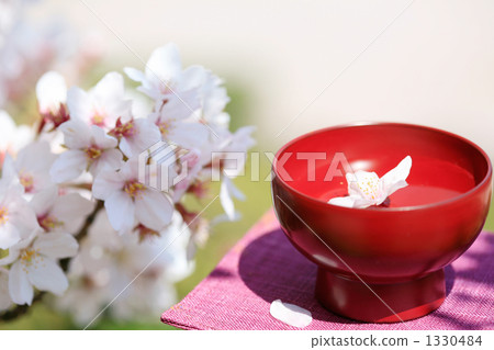 Cherry-blossom drinks Yoshino and Oguchi of lacquerware Cherry-blossom drinks Yoshino and Oguchi of lacquerware 1330484