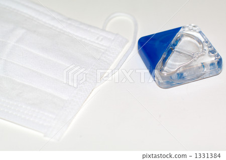 滴眼液和口罩 1331384