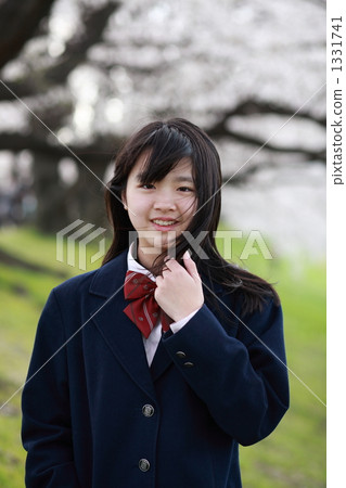 女孩和櫻花 女孩和櫻花 1331741