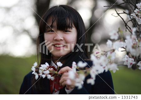女孩和櫻花 女孩和櫻花 1331743