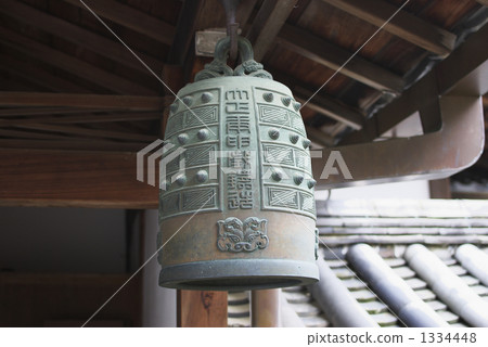 A bell 1334448