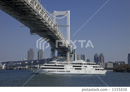 彩虹橋和觀光風景在東京 1335838