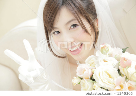 勝利手勢 情侶 婚禮 1340365