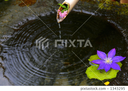 shishiodoshi, device for scaring birds from gardens, shishi-odoshi 1343295