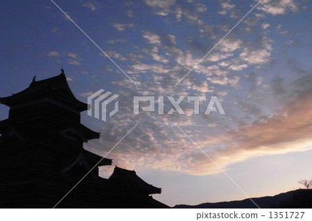 matsumoto castle, morning glow, sunrise 1351727