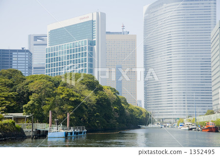 Water bus stop in Hamarikyu Garden Water bus stop in Hamarikyu Garden 1352495