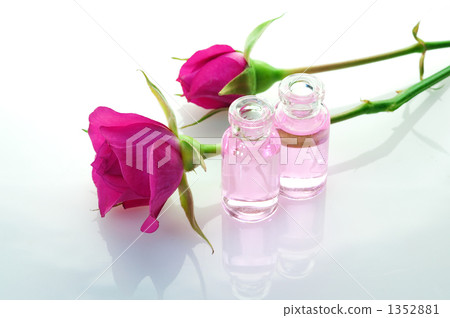 Essential oil Essential oil 1352881