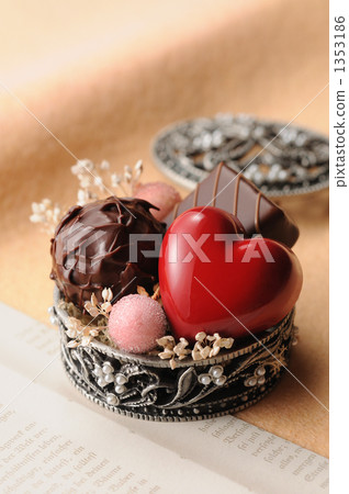 Heart-shaped chocolate Heart-shaped chocolate 1353186