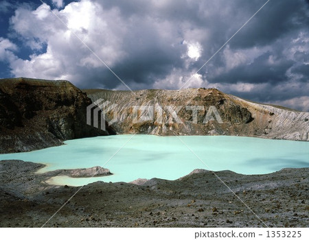 Kusatsu Shirane's pot Kusatsu Shirane's pot 1353225