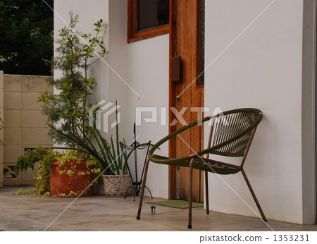 園椅 灌裝的 盆栽 1353231