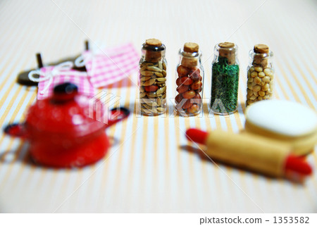 Miniature bottles and kitchen equipment 2 Miniature bottles and kitchen equipment 2 1353582