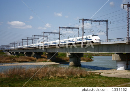 300 series crossing the Kakogawa bridge 300 series crossing the Kakogawa bridge 1355362