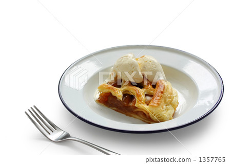 Hot apple pie, putting ice cream 1357765
