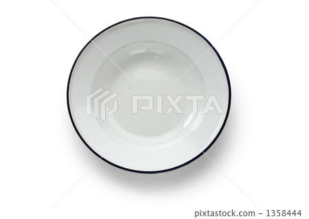 An enameled round dish 1358444