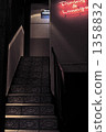 霓虹燈和樓梯 1358832