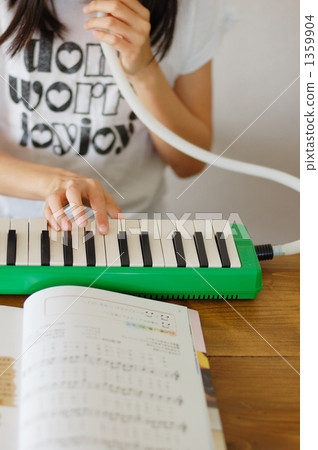 keyboard harmonica, melodica, practice 1359904