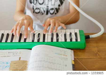 keyboard harmonica, melodica, practice 1359905
